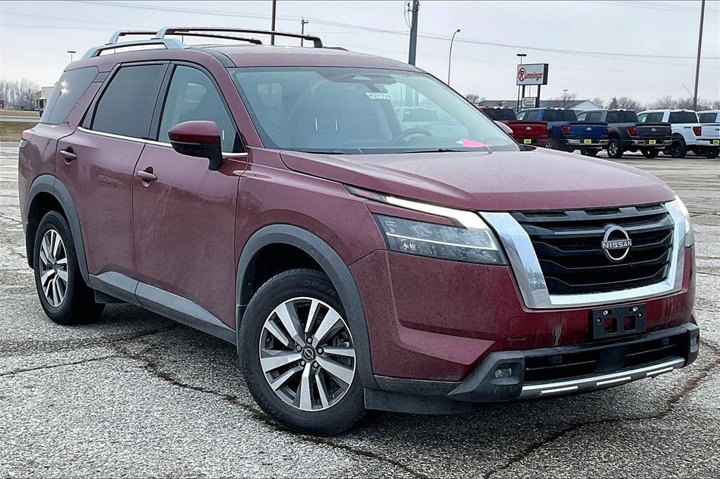 2023 Nissan Pathfinder SL 4WD