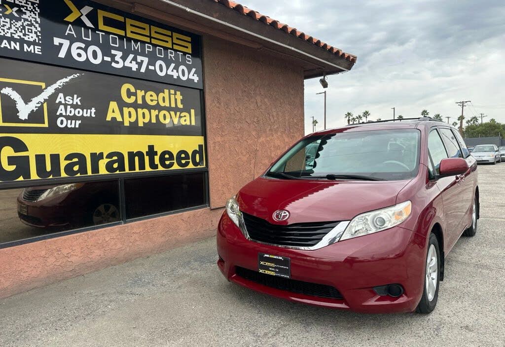 2012 Toyota Sienna LE 7-Passenger