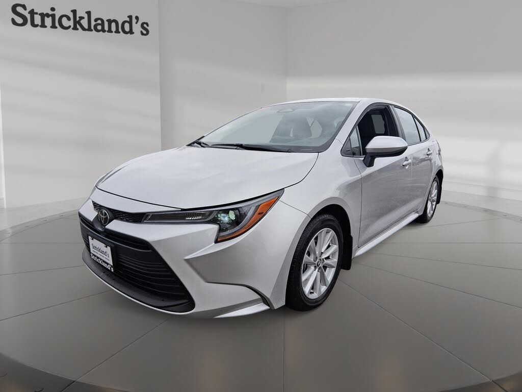 2025 Toyota Corolla LE FWD