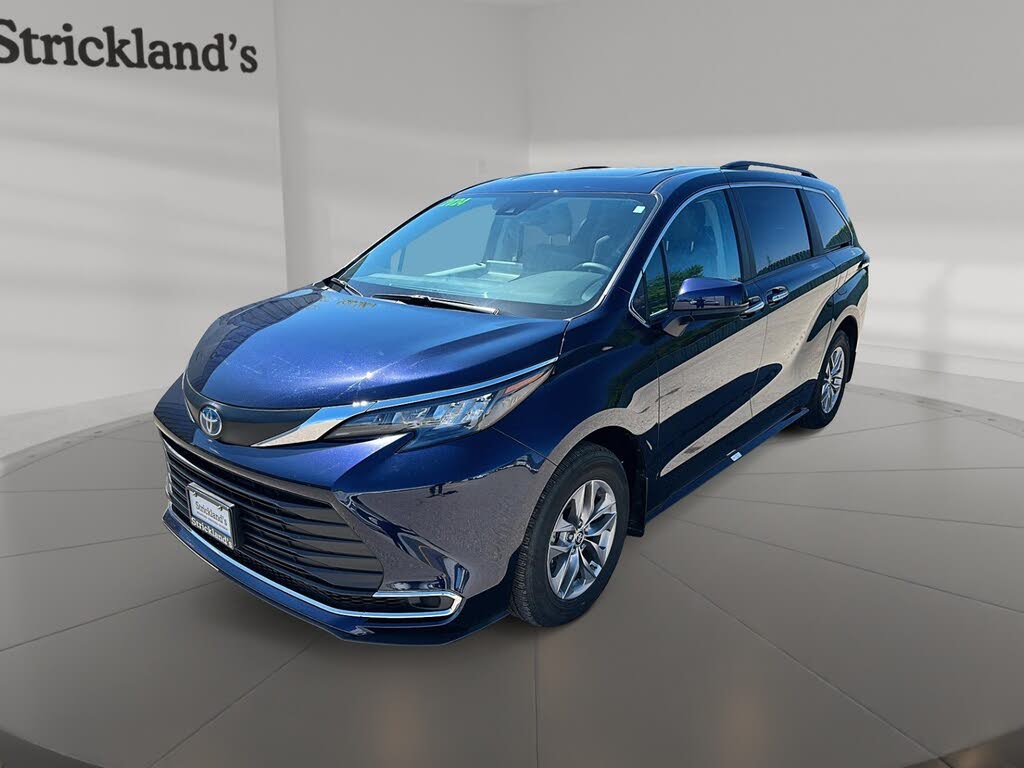 2024 Toyota Sienna XLE 8-Passenger FWD