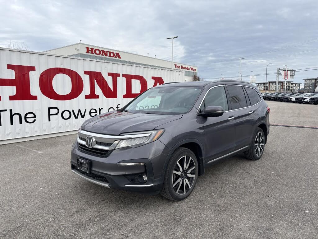 Honda Pilot Touring AWD with Rear Captains Chairs 2021