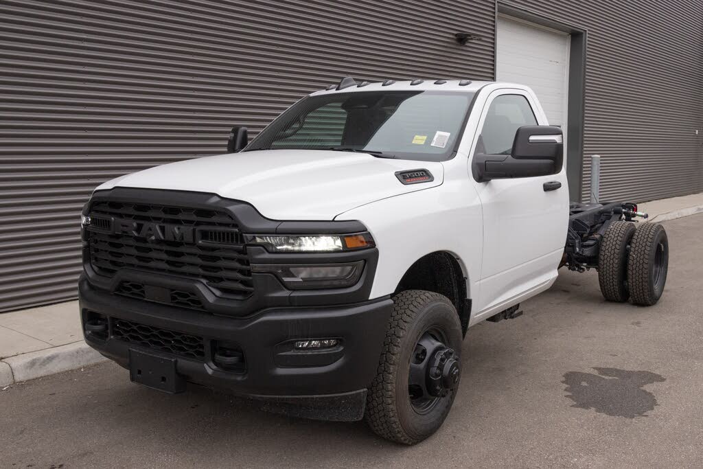 RAM 3500 Chassis Big Horn Regular Cab DRW 4WD 2025