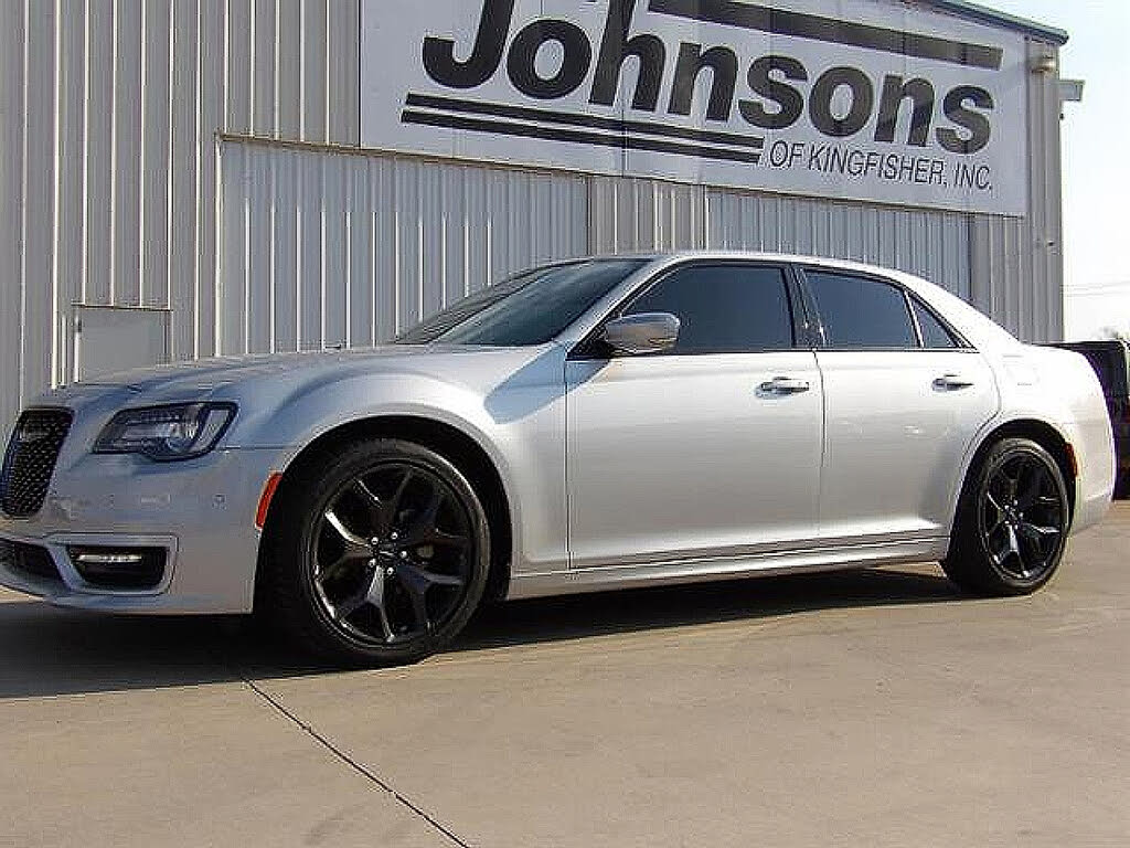 2022 Chrysler 300 Touring L RWD