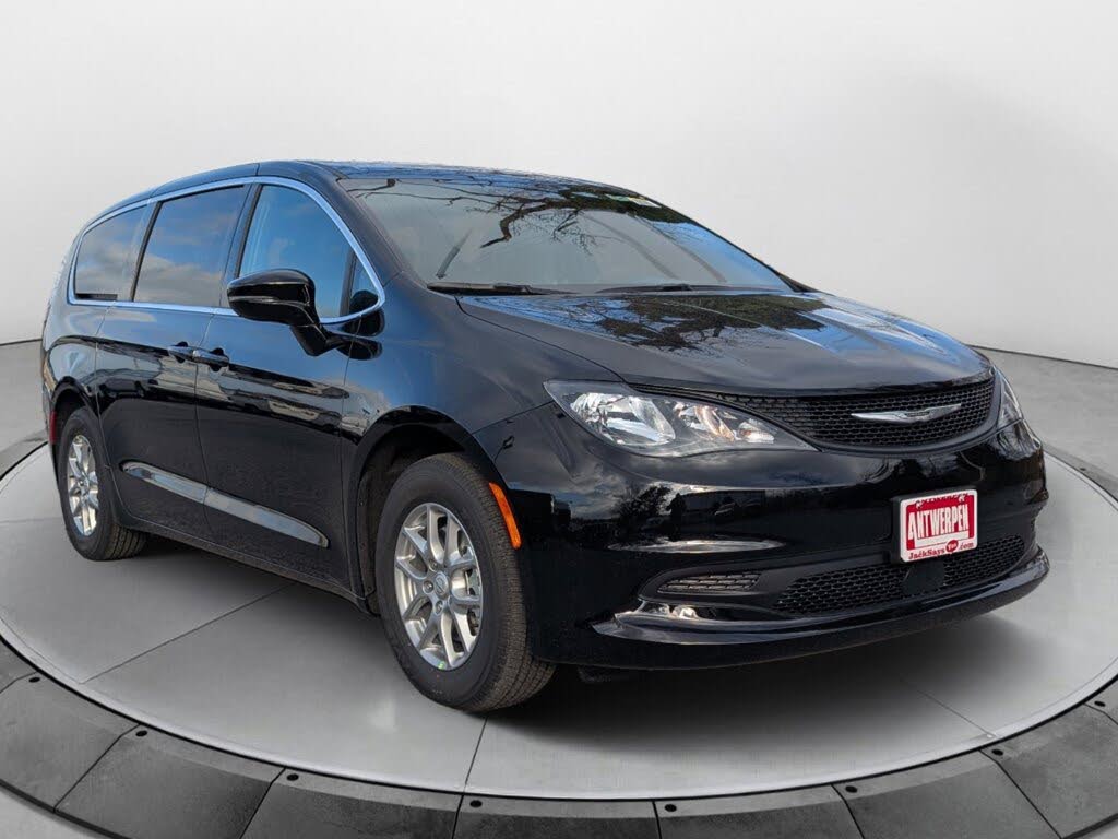 2026 Chrysler Voyager LX FWD
