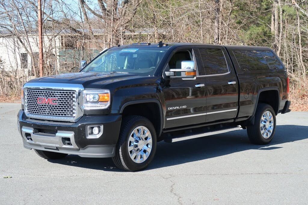 2016 GMC Sierra 2500HD Denali Crew Cab SB 4WD