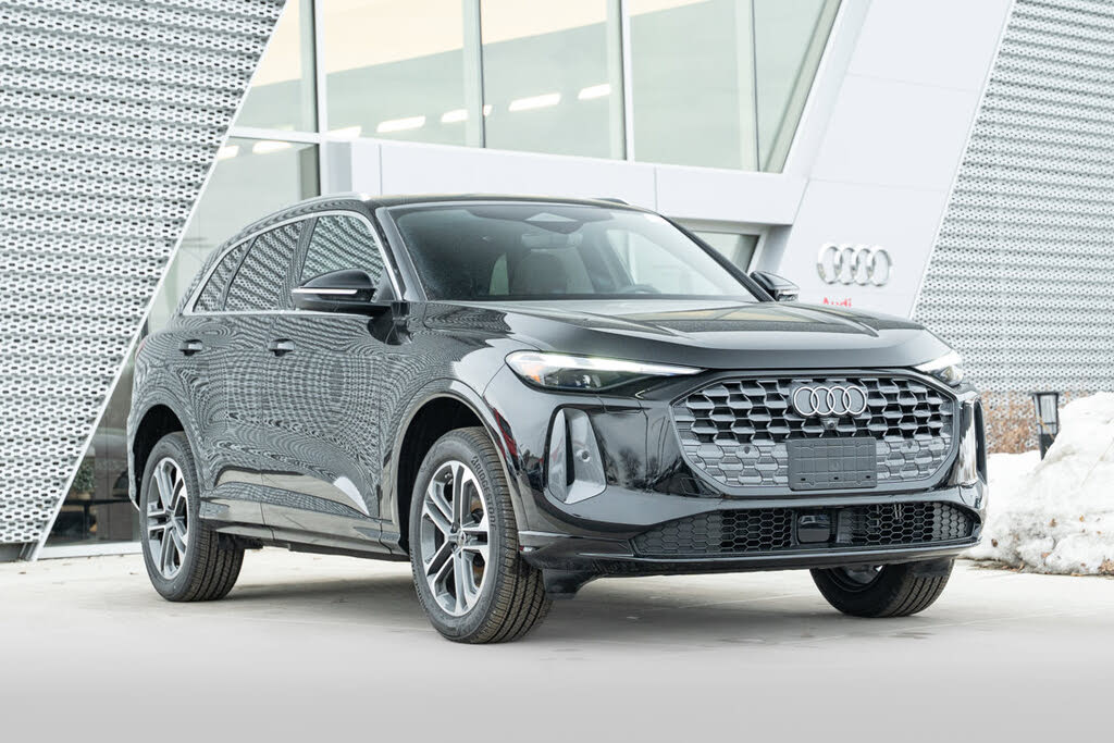 2025 Audi Q5 quattro Premium 40 TFSI