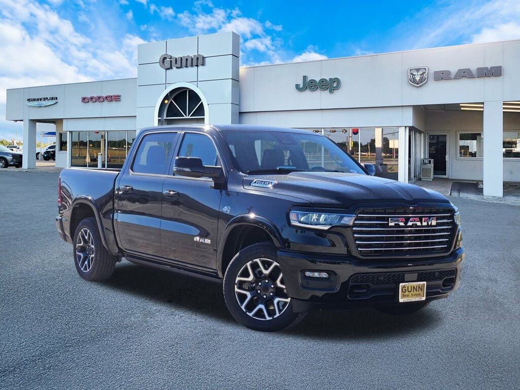 2026 RAM 1500 Laramie Crew Cab 4WD