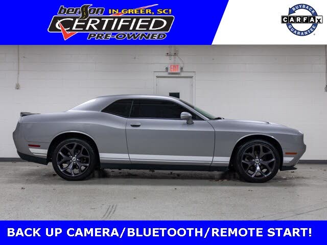 2017 Dodge Challenger SXT RWD