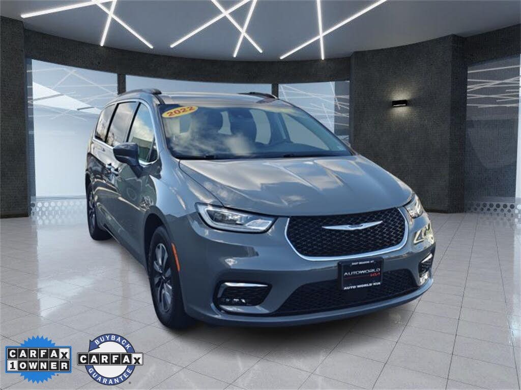 2022 Chrysler Pacifica Hybrid Touring L FWD