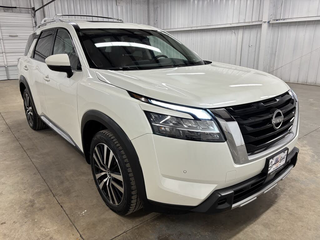 2023 Nissan Pathfinder Platinum FWD