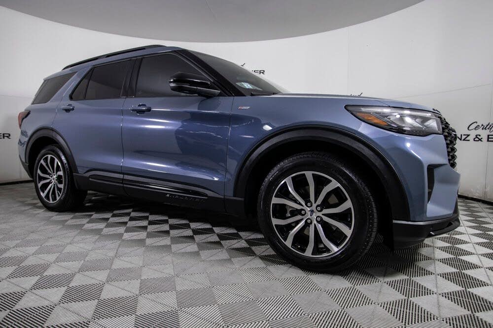 2025 Ford Explorer ST-Line RWD