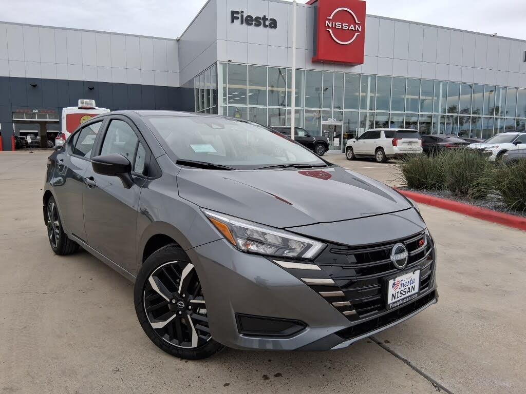 2025 Nissan Versa SR FWD