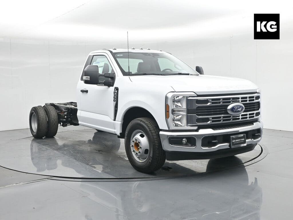 2026 Ford F-350 Super Duty Chassis XL Regular Cab DRW RWD