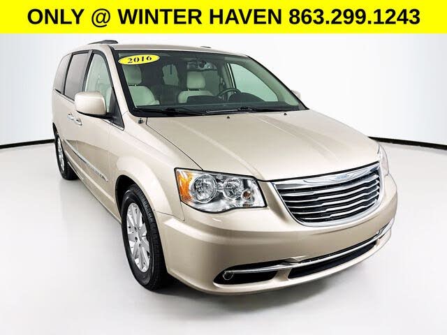 2016 Chrysler Town & Country Touring FWD