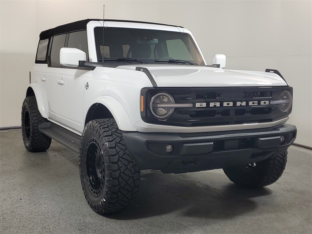 2025 Ford Bronco Outer Banks 4-Door 4WD