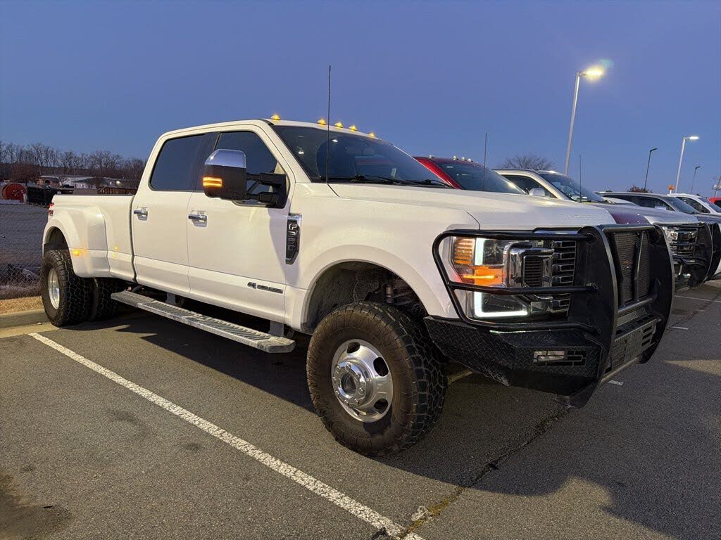 2022 Ford F-350 Super Duty Lariat Crew Cab LB DRW 4WD