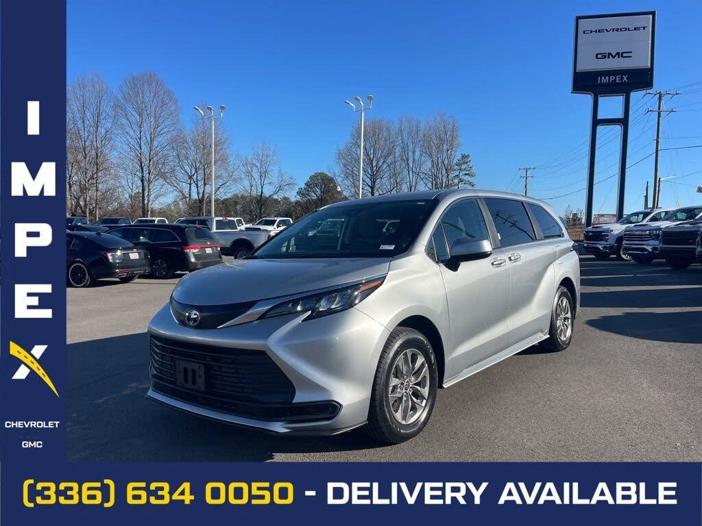 2024 Toyota Sienna LE 8-Passenger FWD