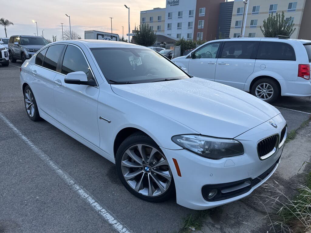2016 BMW 5 Series 528i Sedan RWD