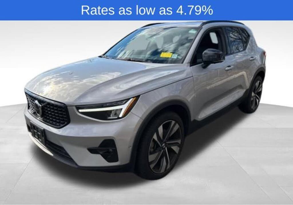 2023 Volvo XC40 B5 Plus Dark Theme AWD