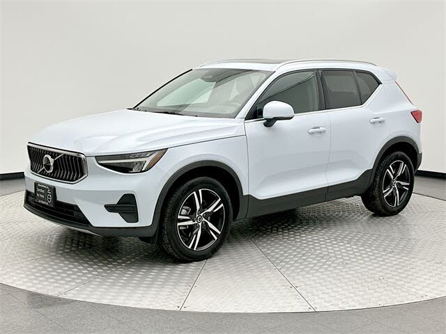 2025 Volvo XC40 B5 Core Bright Theme AWD