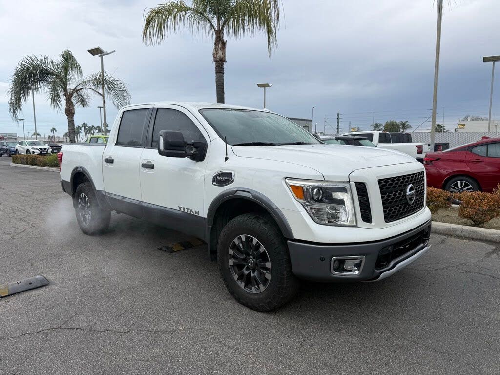 2017 Nissan Titan PRO-4X Crew Cab 4WD