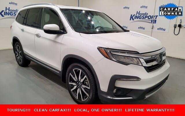 2021 Honda Pilot Touring FWD with Rear Captains Chairs