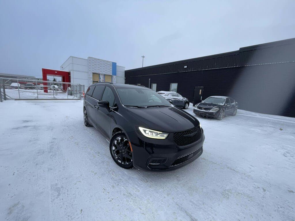 Chrysler Pacifica Touring L FWD 2024