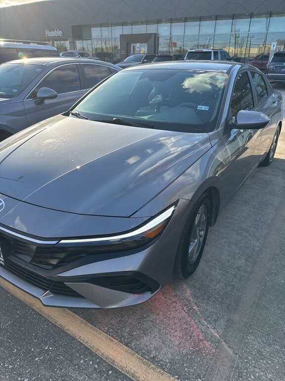 2024 Hyundai Elantra SE FWD