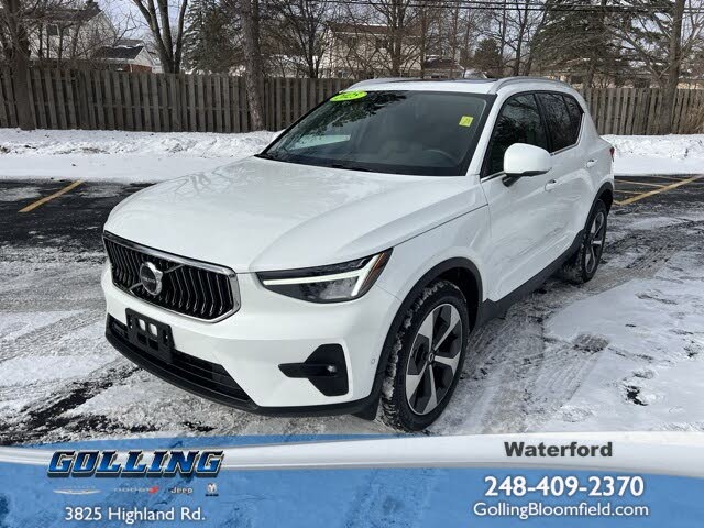 2025 Volvo XC40 B5 Plus Bright Theme AWD