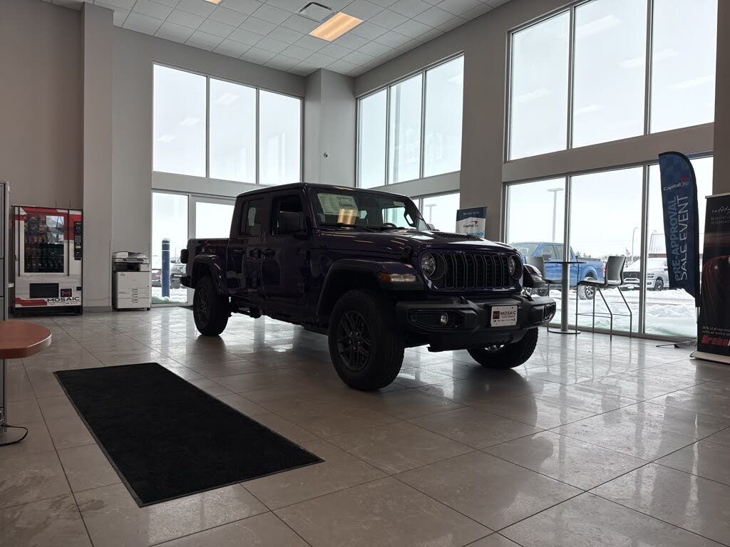 2026 Jeep Gladiator Sport S Crew Cab 4WD