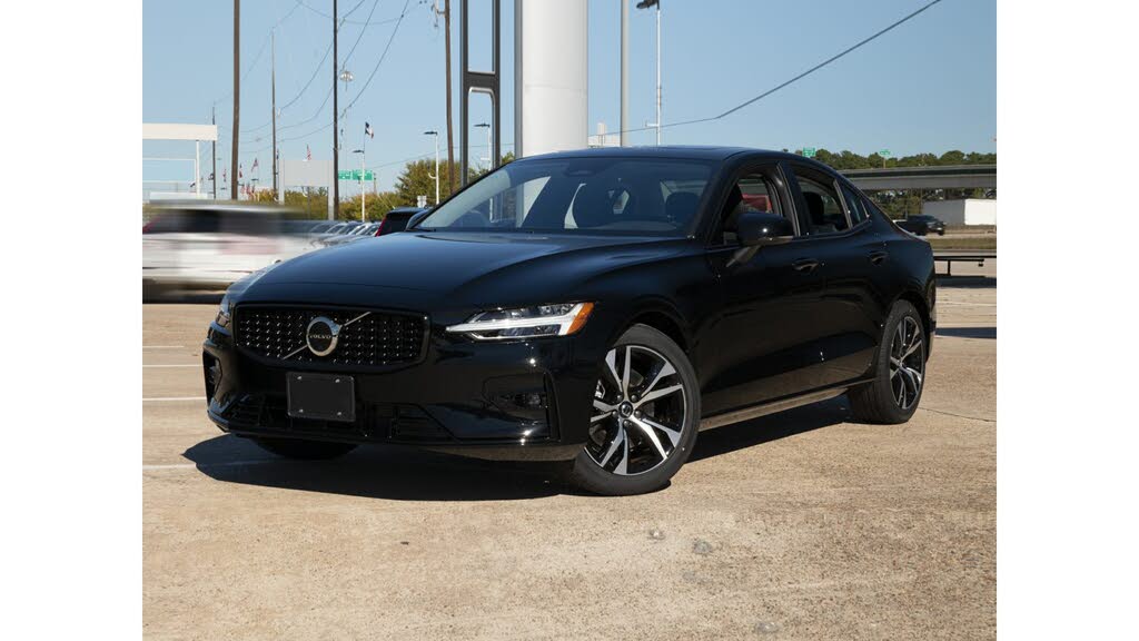2023 Volvo S60 B5 Plus Dark Theme AWD