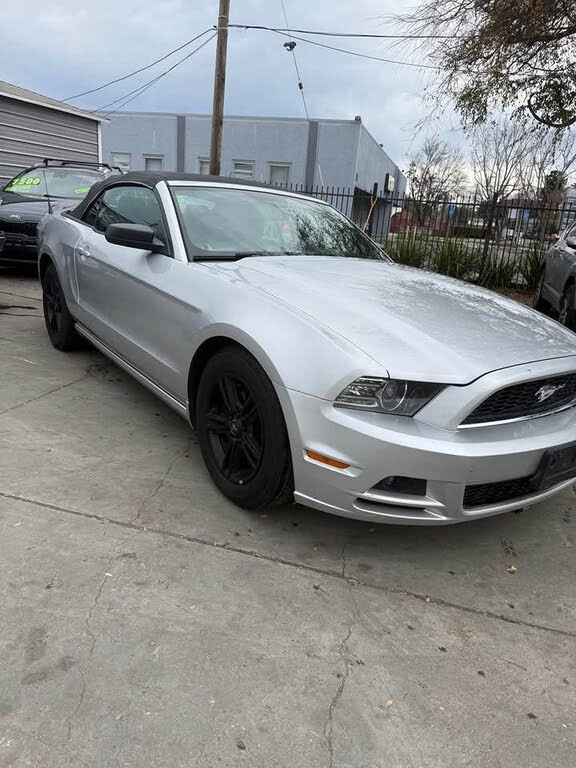 2013 Ford Mustang V6 Convertible RWD