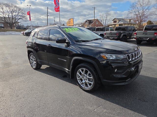 2024 Jeep Compass Latitude Lux 4WD