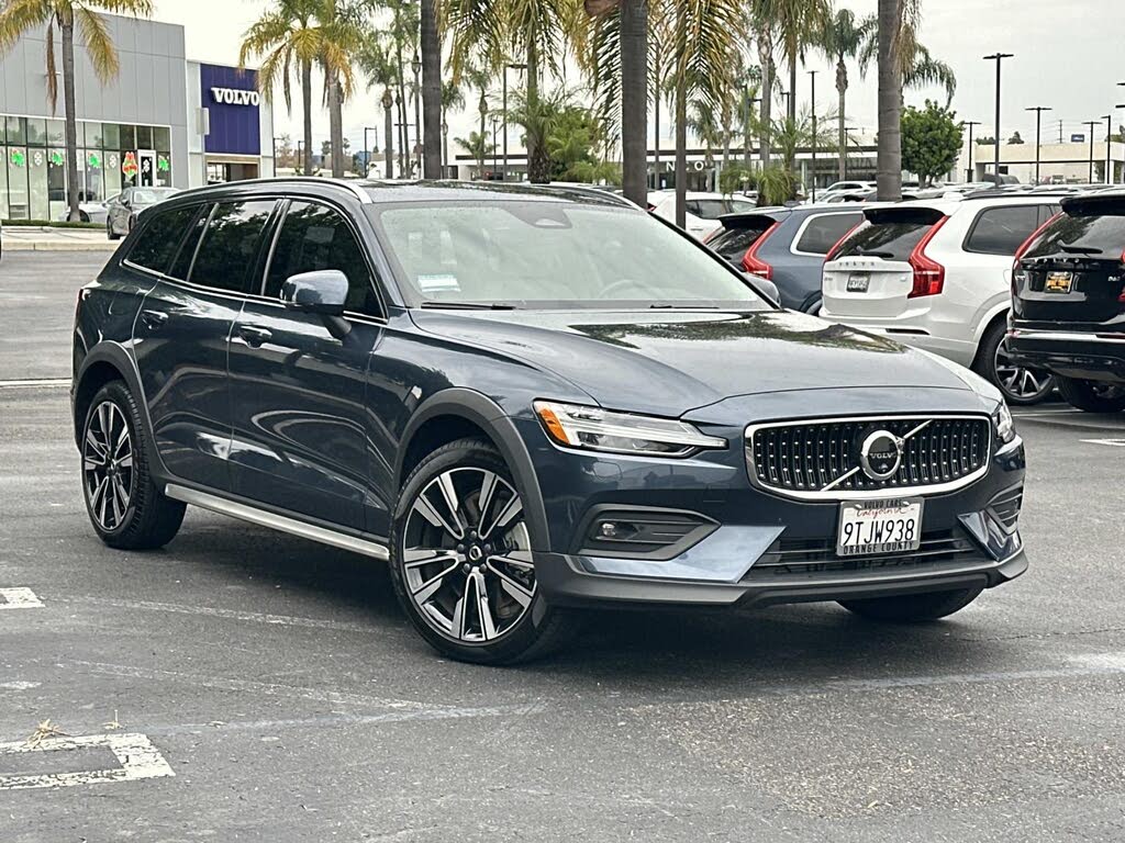 2025 Volvo V60 Cross Country B5 Ultra AWD