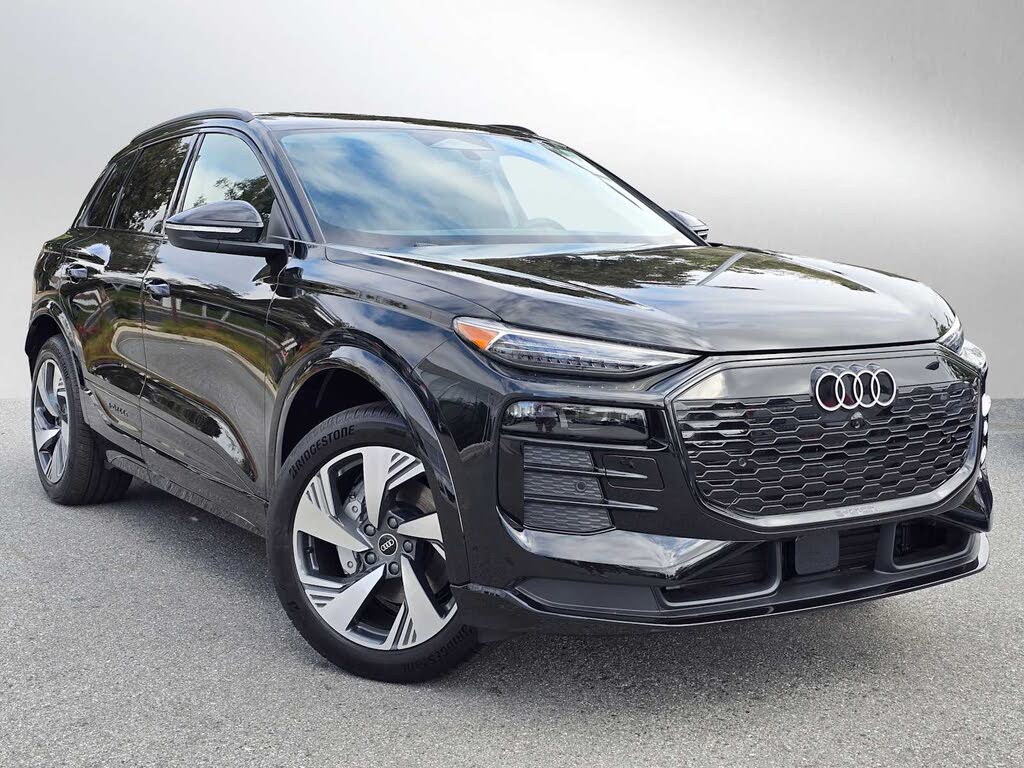 2025 Audi Q6 e-tron quattro Premium Plus