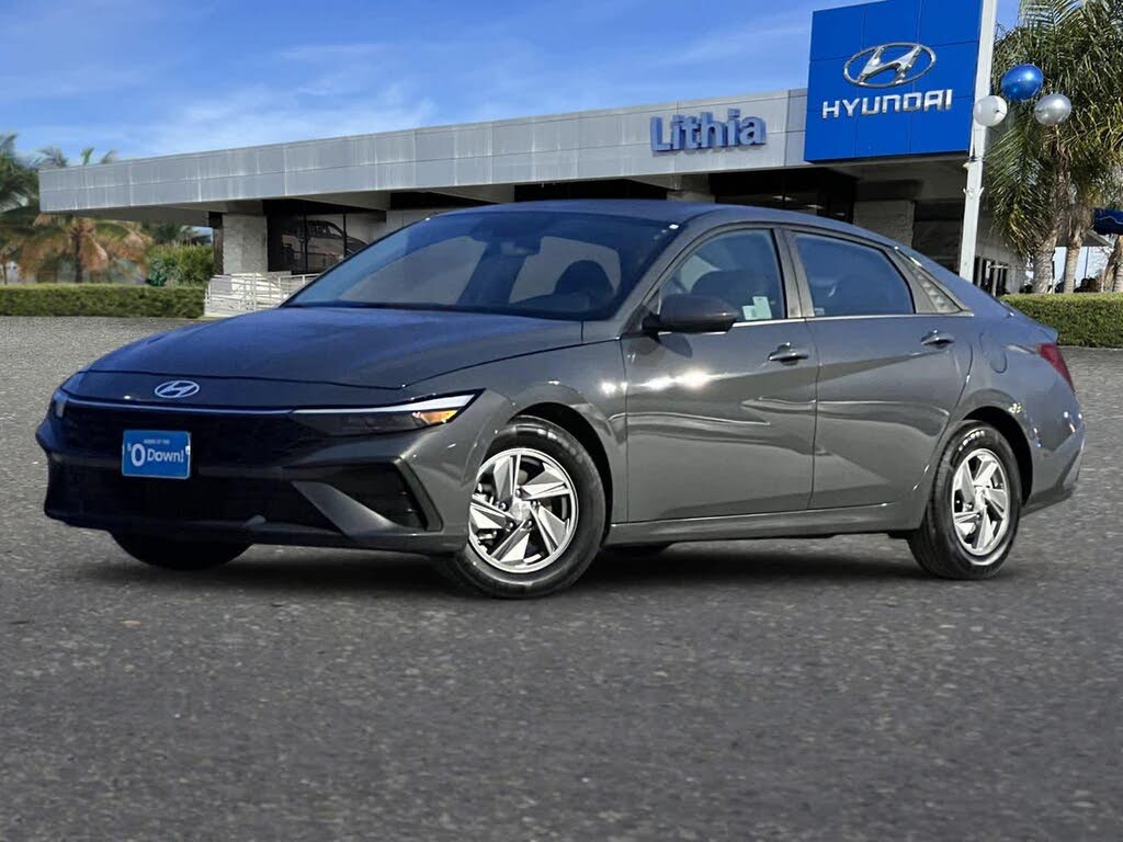 2025 Hyundai Elantra SE FWD
