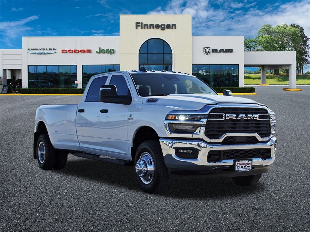2026 RAM 3500 Tradesman Crew Cab LB DRW 4WD