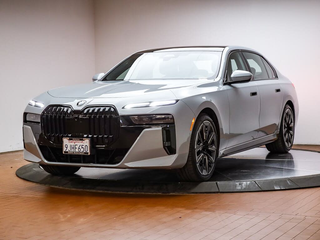 2023 BMW 7 Series 740i RWD