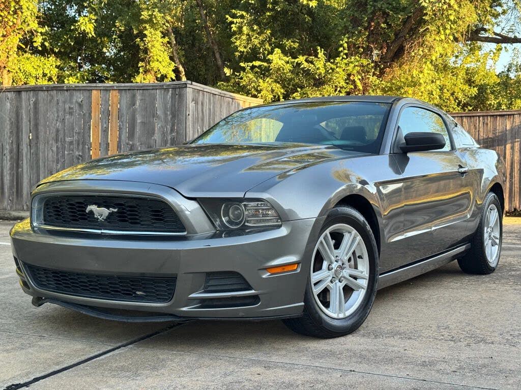 2014 Ford Mustang V6 Coupe RWD