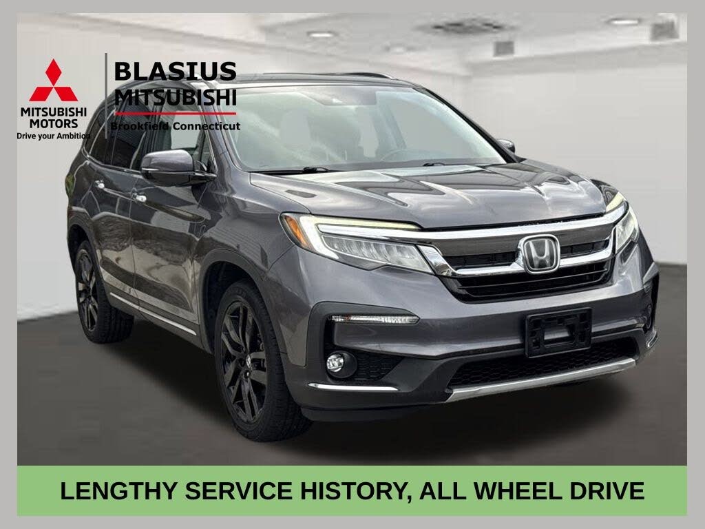 2019 Honda Pilot Touring AWD with Rear Captain's Chairs