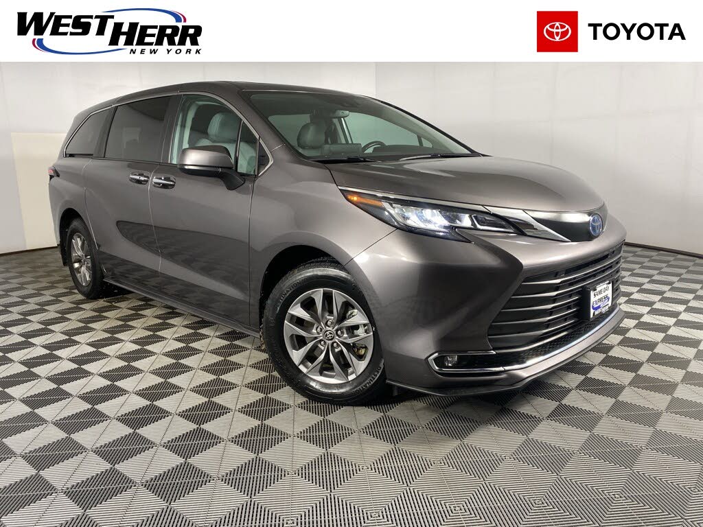 2023 Toyota Sienna XLE 7-Passenger FWD