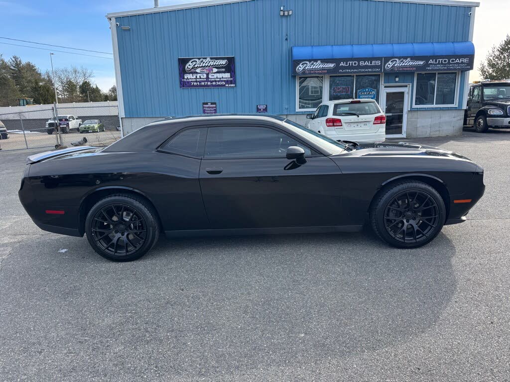 2019 Dodge Challenger SXT RWD