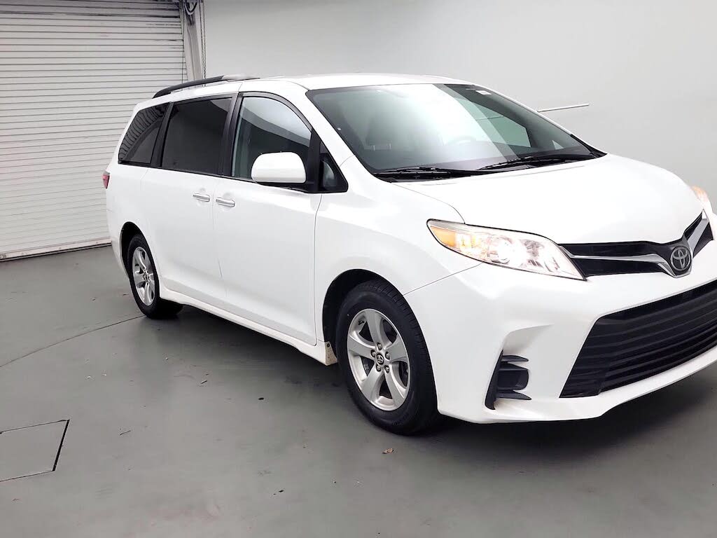 2020 Toyota Sienna LE 7-Passenger FWD with Auto-Access Seat