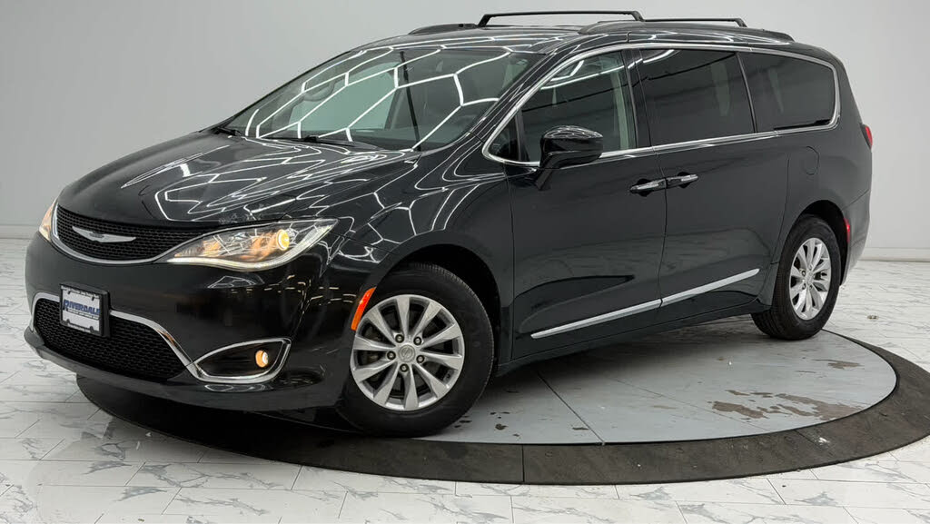2017 Chrysler Pacifica Touring L FWD