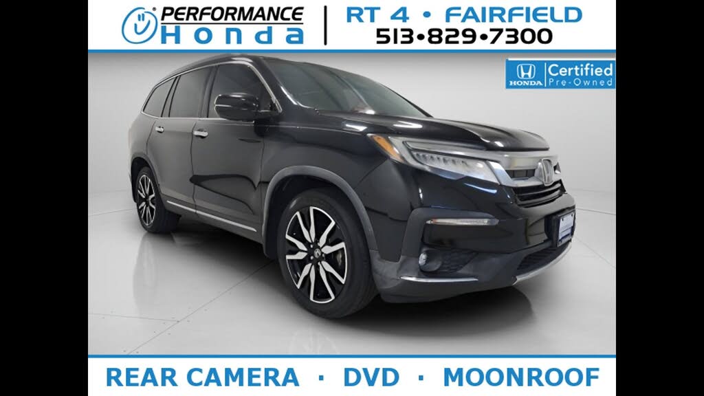 2019 Honda Pilot Touring FWD with Rear Captain's Chairs