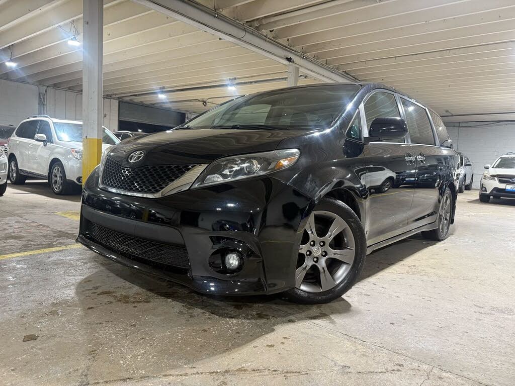 2016 Toyota Sienna SE 8-Passenger