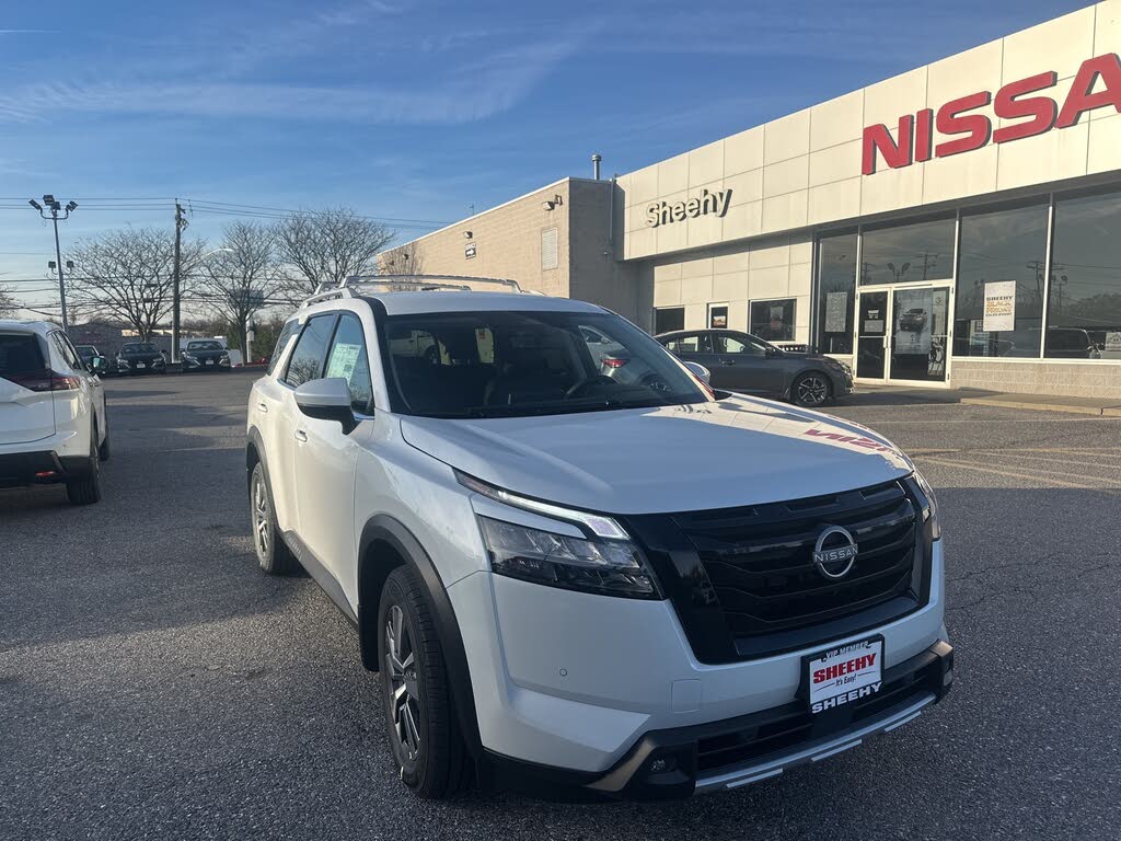 2025 Nissan Pathfinder SL 4WD