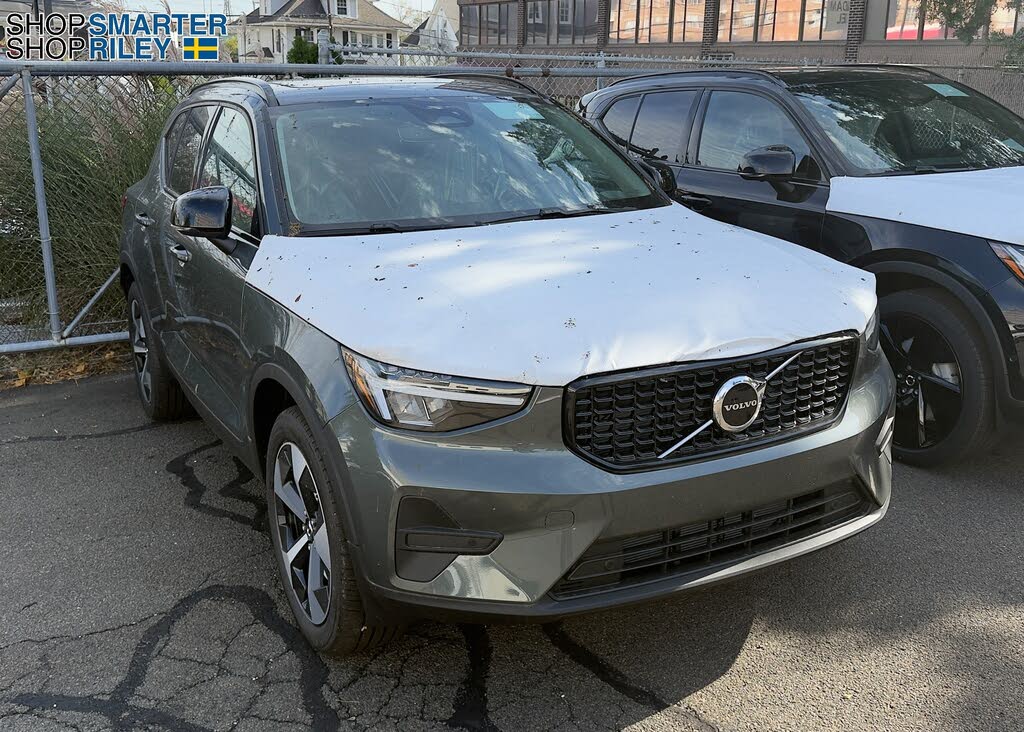 2026 Volvo XC40 B5 Core AWD