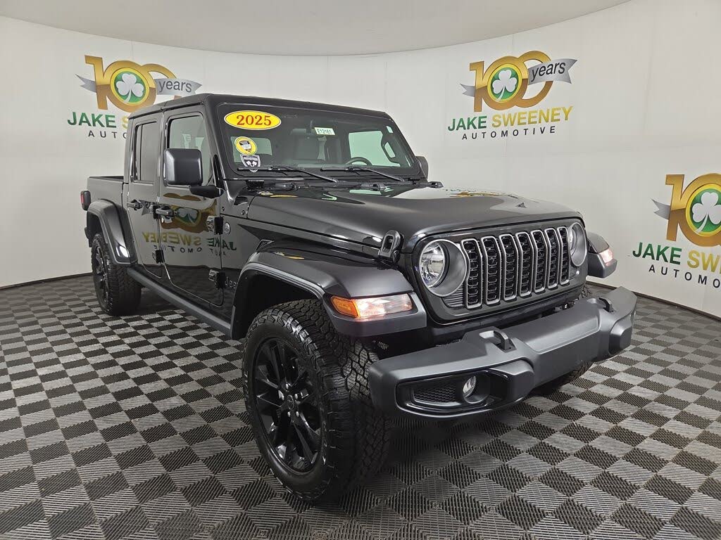 2025 Jeep Gladiator NightHawk Crew Cab 4WD