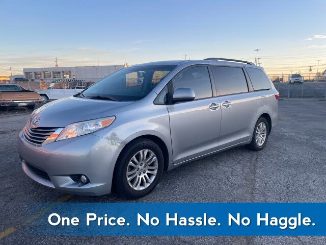 2015 Toyota Sienna XLE 7-Passenger Auto Access Seat